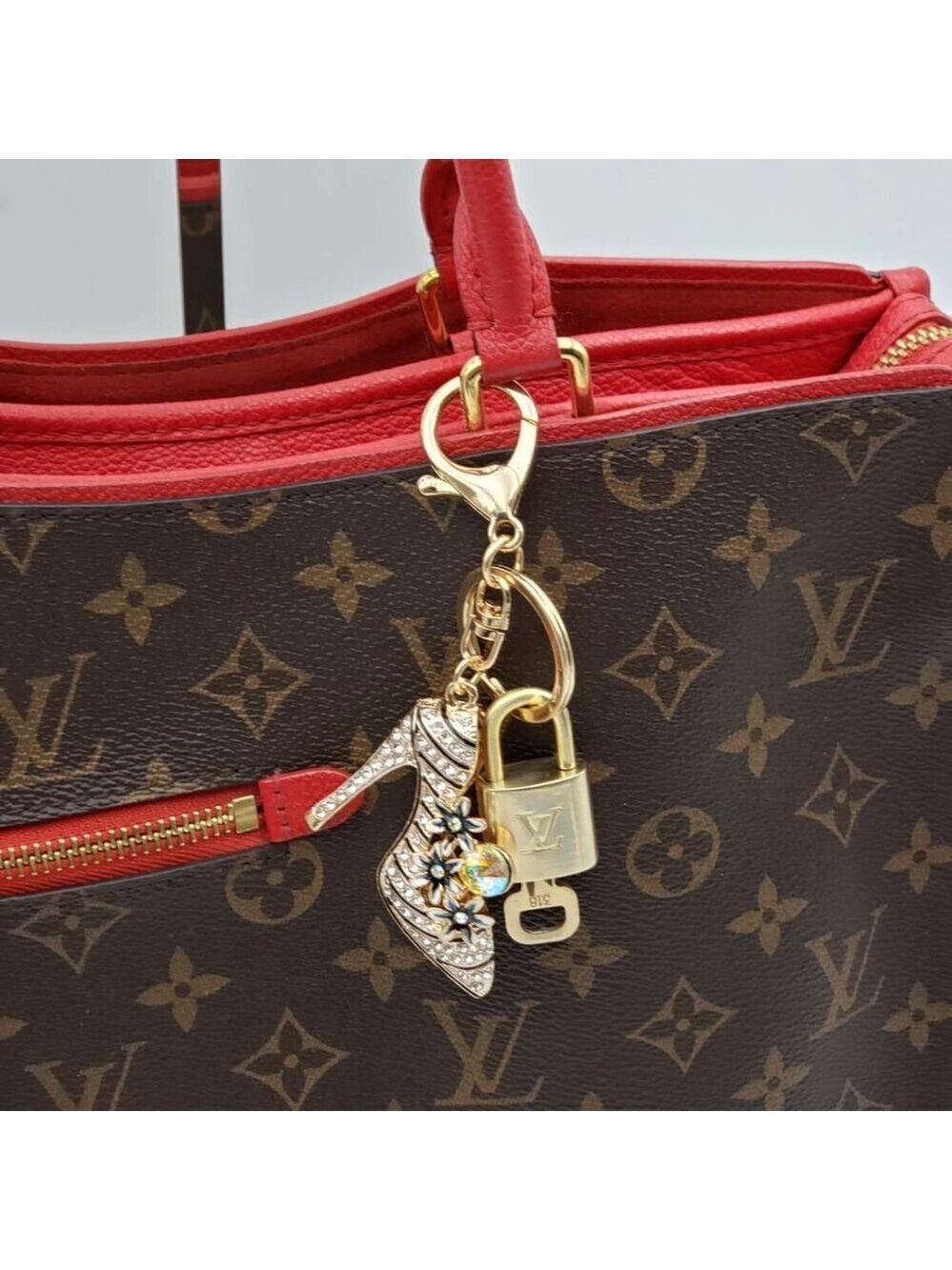 Authentic Louis Vuitton Gold Lock & Key ✨ Bag Charm Unbranded Shoe Keychain - Picture 6 of 7
